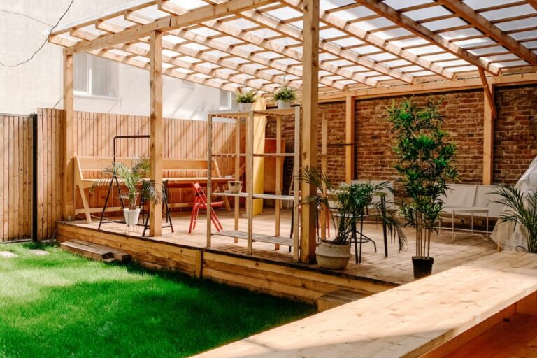 Pavillon oder Pergola – was ist die bessere Alternative für die Terrasse?